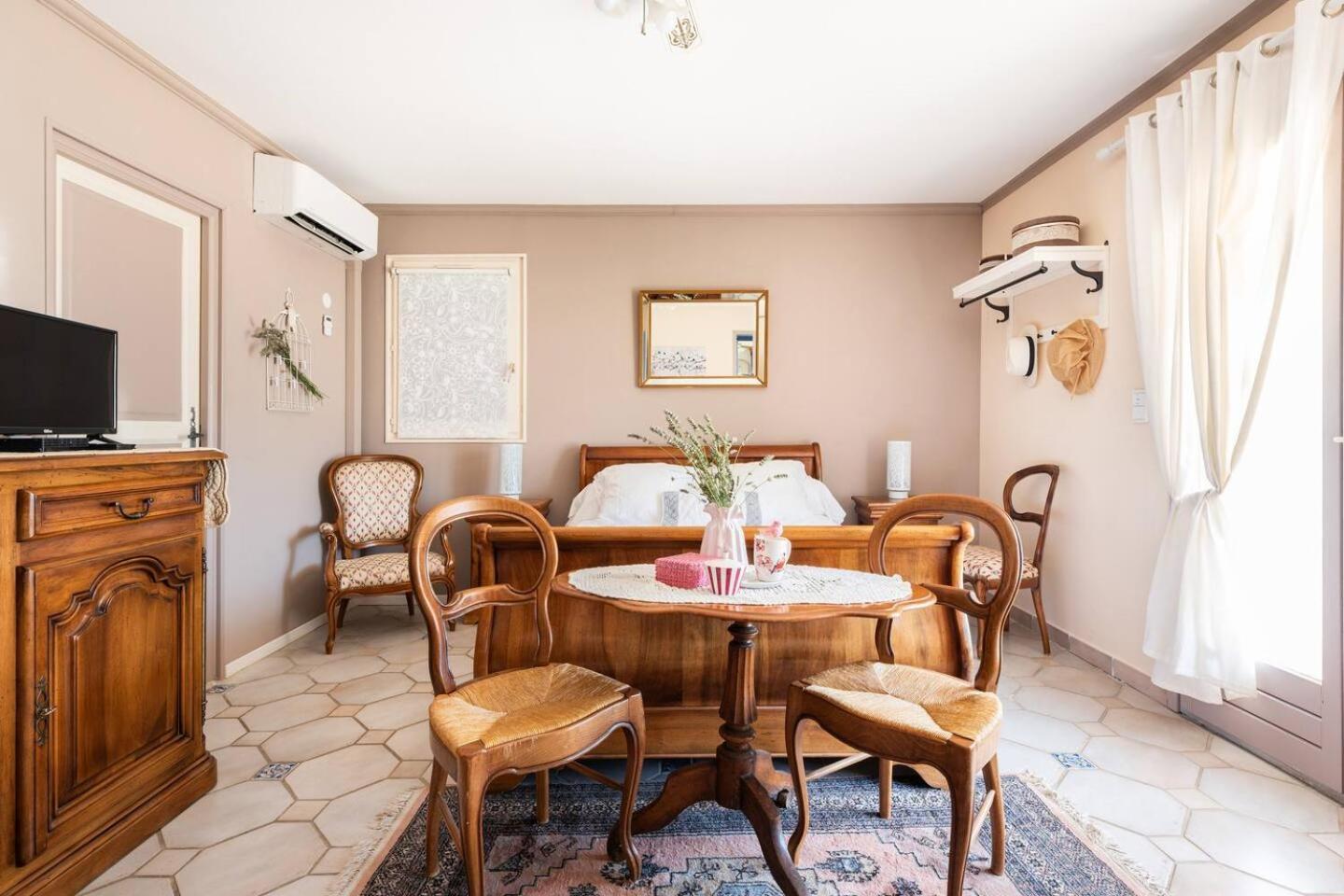 Chambre Et Table D'Hotes Villa Pomponette Nans-les-Pins Luaran gambar